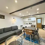 86 - Urban Charming Apartment